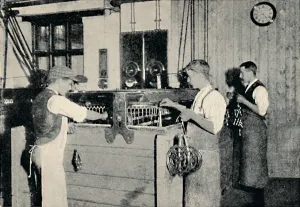 Black And White Factory Scene Drucke: An Electroplating Outfit, c1917