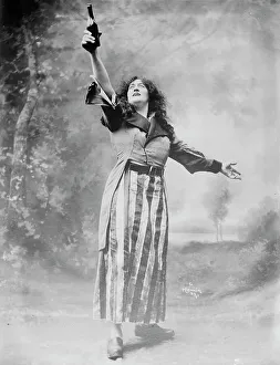 American Opera Singer Drucke: Eleonora de Cisneros, between c1915 and c1920. Creator: Bain News Service