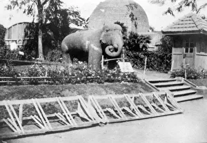 Riesenstatue in den Viktoriagärten, Bombay (heute Mumbai), Indien 1918