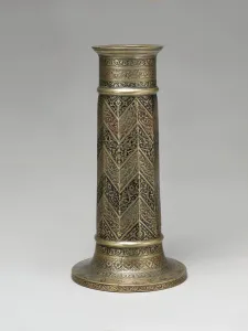 Verzierte Leuchtenhalter mit Chevronschlag, Iran, datiert AH 986 / AD 1578/79