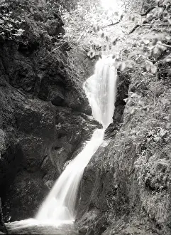 Black And White Landscape Photography Drucke: Ess-Na-Larragh Falls, Glenariff