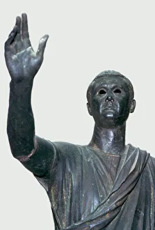 Zu dem Detail des etruskischen Bronzehörers