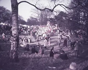 Drucke von Ein idyllischer Ausflug in die Vergangenheit: Ein Jahrmarkt auf Hampstead Heath, London, um 1955 Hampstead Heath Drucke: Ein Jahrmarkt auf Hampstead Heath, London, um 1955