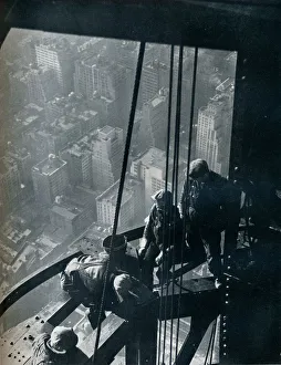 Die letzten Stadien der Mast; die Straße liegt etwa ein Viertel Meile unterhalb, 1943 (Fehlende Zahl). Künstler: Lews Wickes Hine