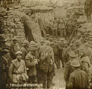 WWI Images Drucke: First aid post in quarry, Saint-Vst, attack of Verdun, northern France, 1916