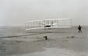 Drucke von Erster Flug der Brüder Wright am Kitty-Hawk in North Carolina (USA), den 17. Dezember 1903 Gebrüder Wright Drucke: Erster Flug der Brüder Wright mit ihrem Luftfahrzeug in Kitty-Hawk (North-Carolina)