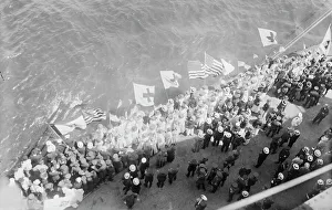 Heritage Art Collection USA Drucke: Flags greet Wilson, between c1915 and c1920. Creator: Bain News Service