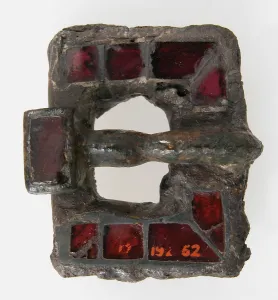 Platt quadratischer Knopf, frankisches Stil, Ende des 5.-früh7. Jahrhunderts. Schöpfer unbekannt