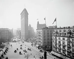 Flatiron Building NYC Drucke: Flatiron Building, New York, N.Y. between 1902 and 1910. Creator: Unknown