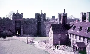 Medieval Architecture Drucke: Framlingham Castle, Suffolk, c1955. Creator: Arthur Charles Kirby Ware
