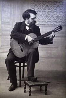 Franziskus Tarregge Eixa (1852-1909), Gitarrenspieler und Komponist, Porträt mit der Geige spielend