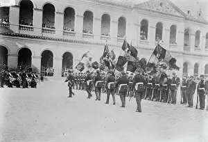 Deutsche Flaggen bei den Invaliden in Paris am 27 Oktober 1914 erhalten. Ersteller: Bain News Service