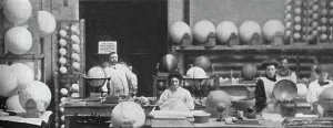 Monochrome Photography 20th Century Drucke: Globe Making, 1917