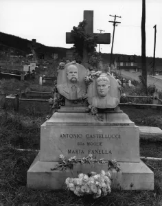 Black And White Cemetery Photos Drucke: Gravestone in Bethlehem graveyard, Pennsylvania, 1935. Creator: Walker Evans