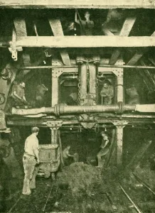 London Underground History Drucke: A Greathead Shield: Excavating a Tube Tunnel, 1930. Creator: Unknown