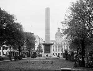 US Historic Landmarks Drucke: Green [sic] monument and City Hall, Savannah, Ga. between 1900 and 1910. Creator: Unknown