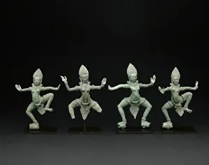 Gruppe von vier Himmelsschönheiten, die sich im Tanz bewegen (Apsara), Ära des Ankors