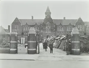 WWII Bomb Damage Drucke: Hackney Downs School, London, 1941