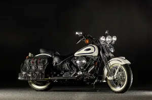 Vintage Road Transport Images Drucke: Harley Davidson soft tail springer 2005. Artist: Simon Clay