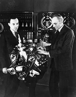 National Motor Museum Collection Images Drucke: Henry and Edsel Ford with a Ford V8 engine, (c1940s?)