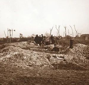 WWI Soldier Life Drucke: Hidden battery, c1914-c1918