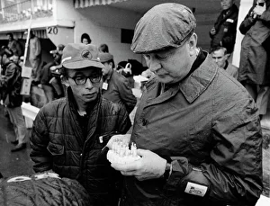 Vintage Motor Racing Photos Drucke: Honda technicians selecting the appropriate plugs