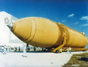 Kennedy Space Center Images Drucke: Huge external fuel tank, second Space Shuttle flight, Kennedy Space Center, USA, 1981