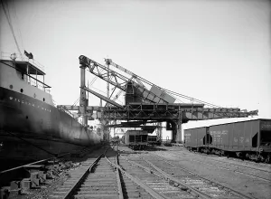 US Railroad History Drucke: Hulett machine unloading ore, Buffalo, N.Y. c1908. Creator: Unknown