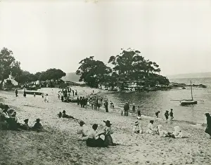 Australian Beach Scenes Drucke: Hunters Beach, Balmoral, c1910. Creator: Unknown