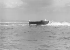 Vintage Air Transport Drucke: The hydroplane Maple Leaf IV, 1913. Creator: Kirk & Sons of Cowes