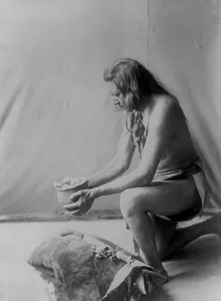 Rauch über einem Medizinbündel, 1910. Ersteller: Edward Sheriff Curtis
