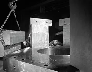 British Iron And Steel Industry Drucke: Inspecting a bubble chamber casting