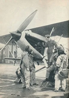 Aviation Training Drucke: An instructor explaining engine details to a pupils at Sealand Aerodrome