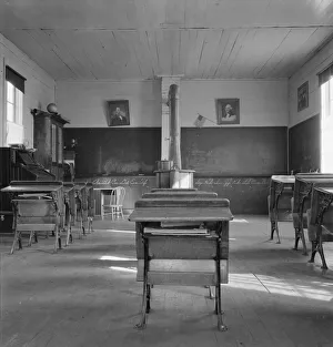 Innenausstattung eines einer-Raum-Bildungsgebäudes im östlichen Oregons aus dem Jahr 1939 in Baker County, Oregon; Künstlerin: Dorothea Lange