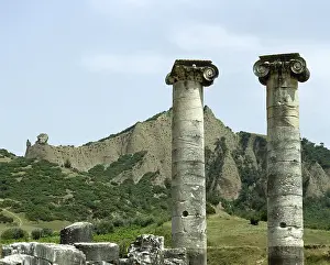 Ionische Säulen, Tempel der Artemis, Sardes, Türkei, 1999. Schöpfer: Unbekannt.