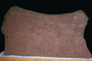 Eisenzeitstèle von zwei Pferden im Kampf aus dem 5. Jahrhundert