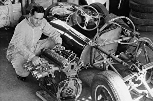 Vintage Motor Sport Drucke: Jack Brabham inspecting the engine of a car