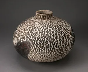 Native American Heritage Art Drucke: Jar with Interlocking-Stepped Motifs in Diagonal Pattern