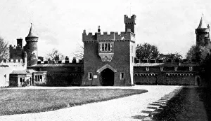 County Down Landmarks Drucke: Killyleagh Castle courtyard, Killyleagh, County Down, Northern Island, early 20th century