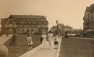 Coastal Resort Life Drucke: La Place Albert, c1900. Creator: Unknown