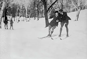 Black And White Ski Photos Drucke: Learning to ski, Quebec, between c1915 and c1920. Creator: Bain News Service