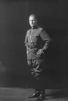 Vintage Military Clothing Drucke: Lieutenant Bartlett Boder, portrait photograph, 1919 Mar. 19. Creator: Arnold Genthe