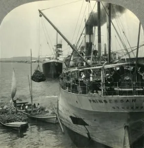Keystone View Company Photos Drucke: Loading Bananas on Ship in Harbor, Santos, Brazil, c1930s. Creator: Unknown