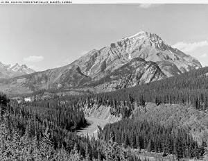 Blick nach unten in den Sprayer Tal (Spray Valley), Alberta Kanada zwischen 1900 und 1906. Schöpfer unbekannt