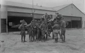 Vintage Aeroplane Photography Drucke: Lt. W.V. Page explaining, between c1915 and c1920. Creator: Bain News Service