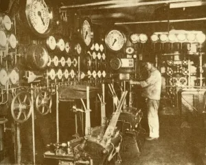 Vintage Engineering Photos Drucke: The Main Engine Control Platform of the Aquitania. c1930. Creator: Unknown