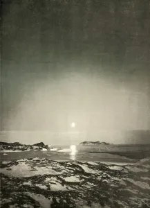 Ernest Shackleton Explorer Drucke: The Full Moon in the Time of Autumn Twilight, c1908, (1909)