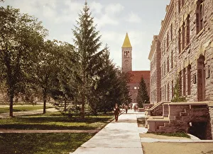 Morrill Hall und die Bibliothek der Cornell-Universität um 1900. Schöpfer unbekannt