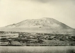 Farthest South Latitude Record Drucke: Mount Erebus... The Old Crater on the Left, c1908, (1909)