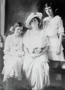 American Family Portraits Drucke: Mrs. George Barnett, between c1910 and c1915. Creator: Bain News Service